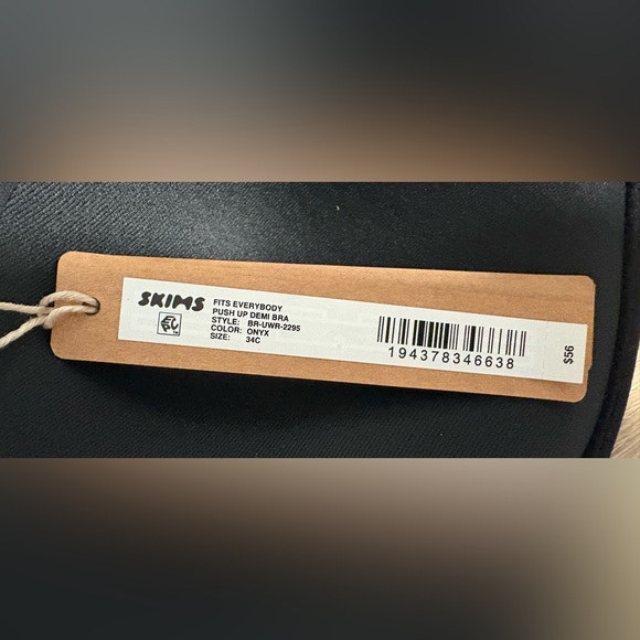 SKIMS Kim Kardashian Fits Everybody push up bra 34C new with tags - Picture 4 of 4